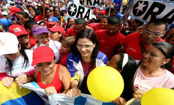 La marcia delle donne a sostegno del Governo Maduro che nessun media internazionale ha degnato di una riga. Totalmente ignorato anche dai gruppi femministi in Italia
